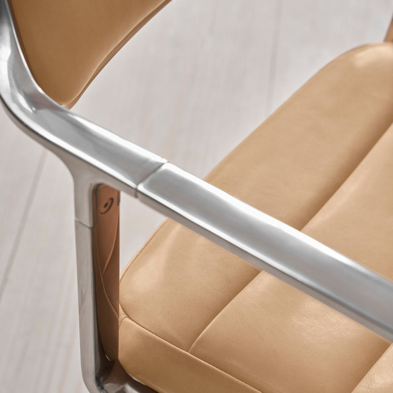 Vipp - 453 Swivel Drehstuhl | Rollen / Leder camel, Gleiter / Leder camel