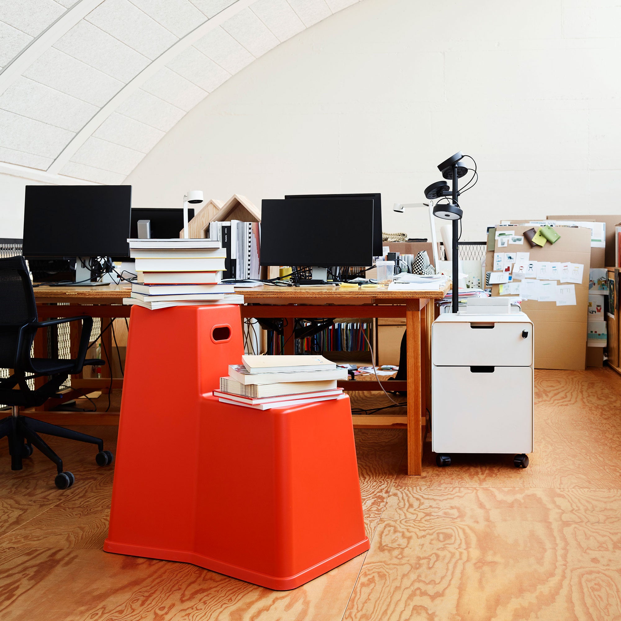 Vitra - Stool-Tool | poppy red