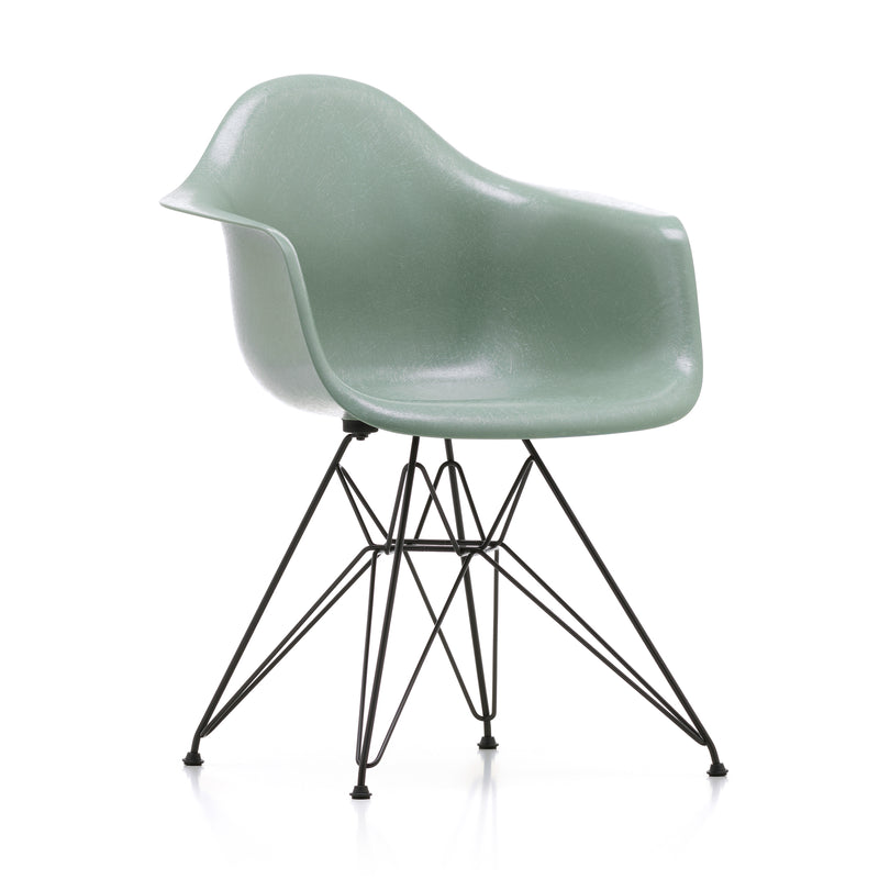 Vitra - Eames Fiberglass Armchair DAR | Eames Sea Foam Green / basic dark  