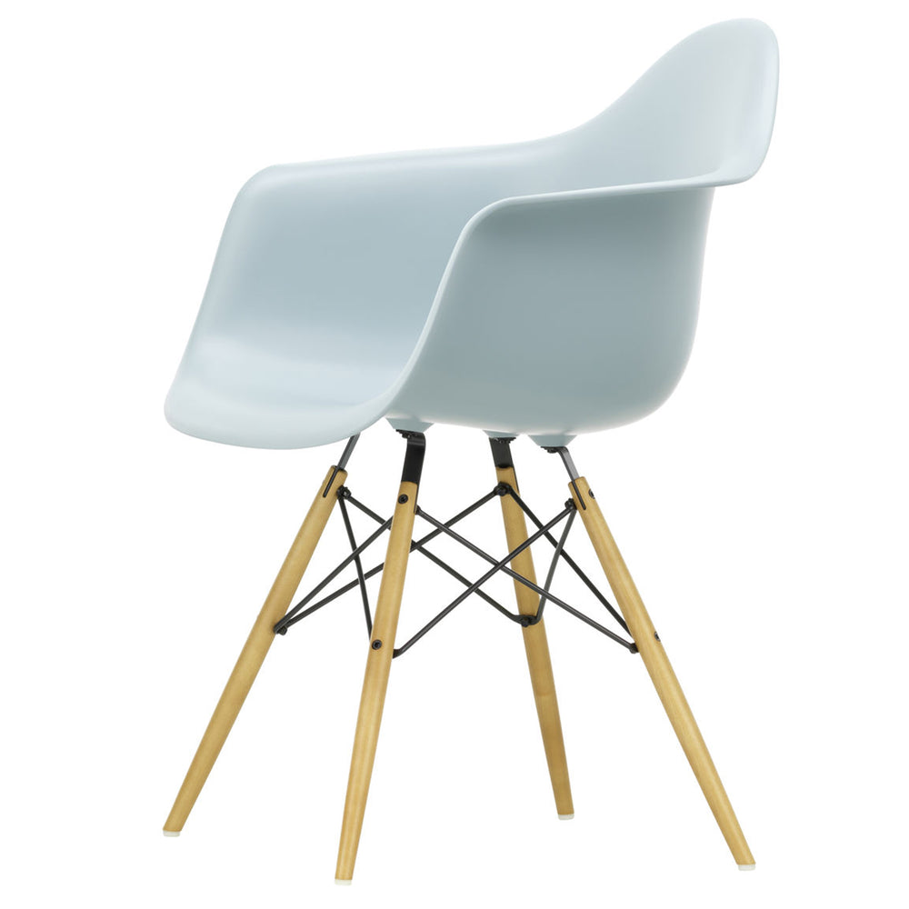 Vitra - Eames Plastic Armchair DAW RE | eisgrau RE / Ahorn gelblich
