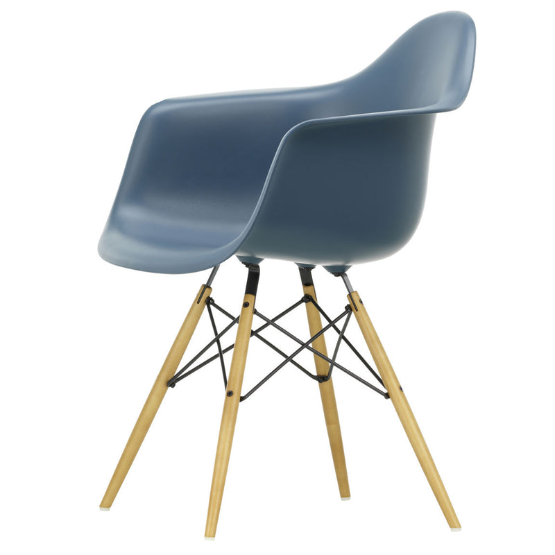 Vitra - Eames Plastic Armchair DAW RE | meerblau RE / Ahorn gelblich