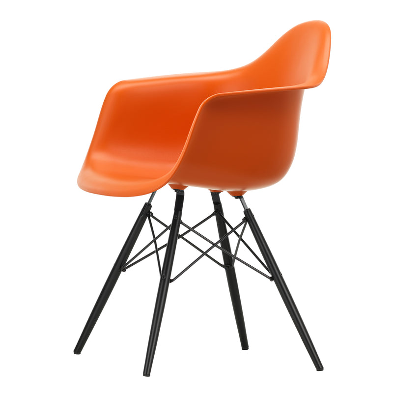 Vitra - Eames Plastic Armchair DAW RE | rostorange RE / Ahorn schwarz