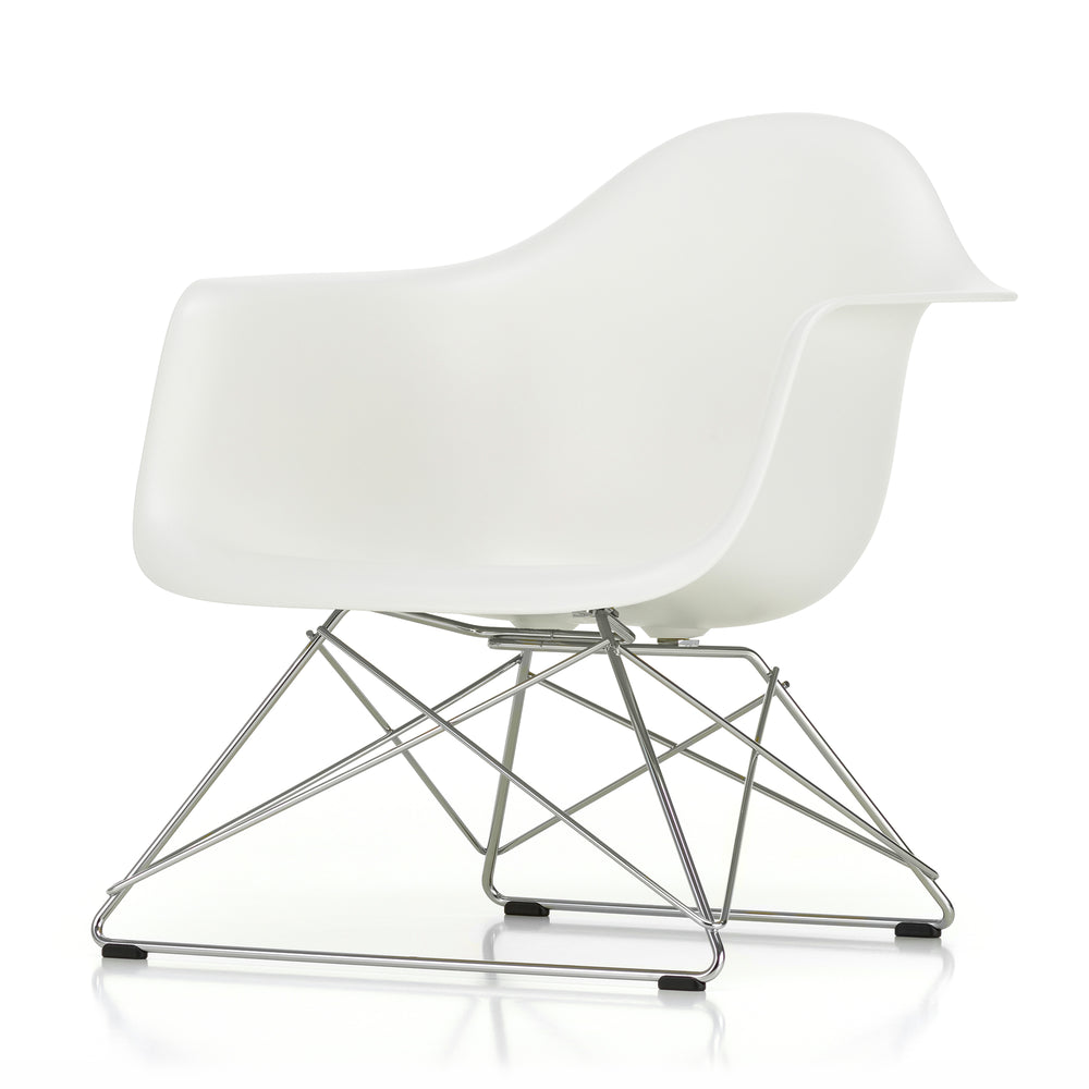 Vitra - Eames Plastic Armchair LAR RE | weiß / verchromt