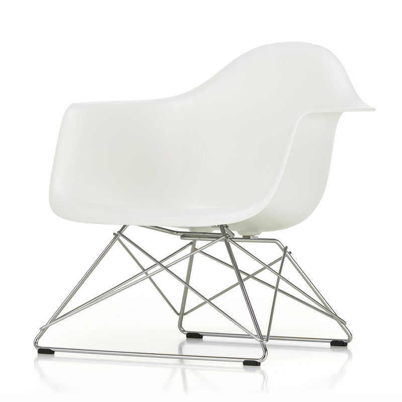Vitra - Eames Plastic Armchair LAR RE | weiß / verchromt