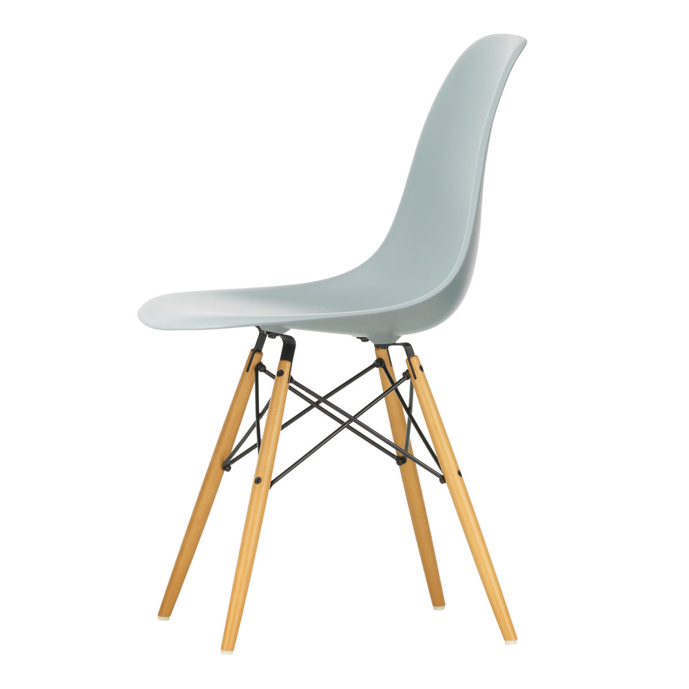 Vitra - Eames Plastic Side Chair DSW RE | hellgrau RE / Ahorn gelblich