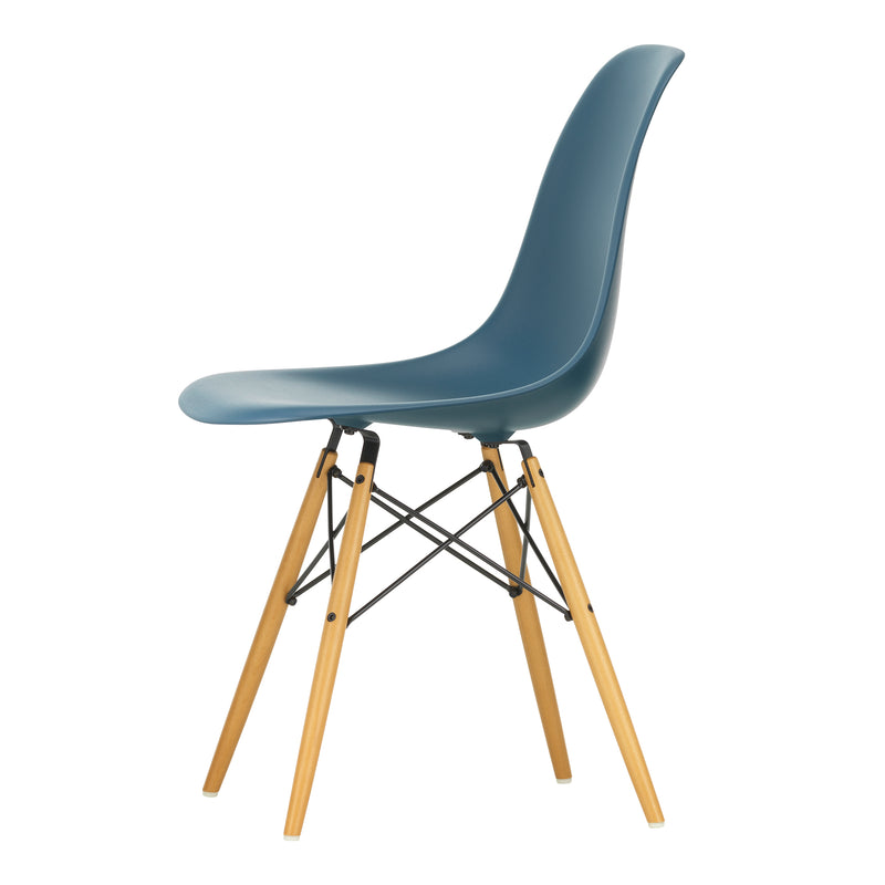 Vitra - Eames Plastic Side Chair DSW RE | meerblau RE / Ahorn gelblich