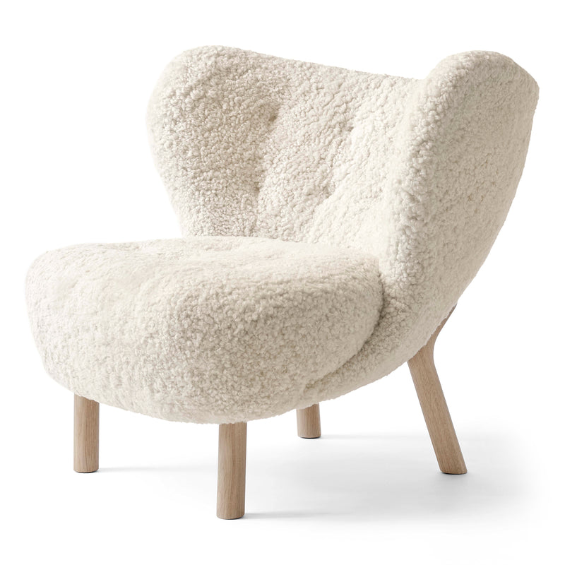 &amp;Tradition - Little Petra Lounge Chair | Schaffell Moonlight / ohne Pouf / Eiche geölt