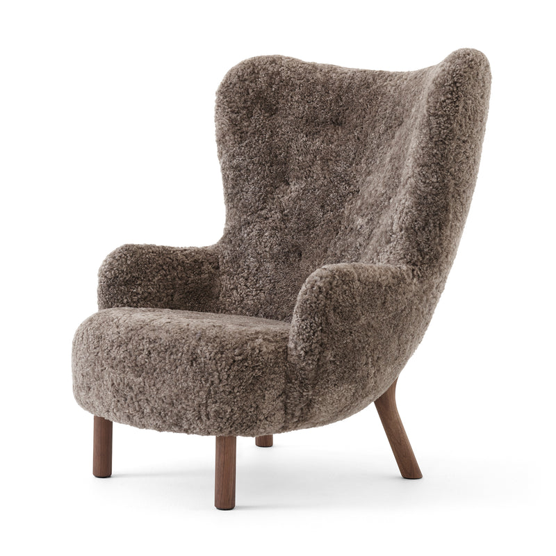 &amp;Tradition - Petra Lounge Chair VB3 | sheepskin sahara / Walnuss