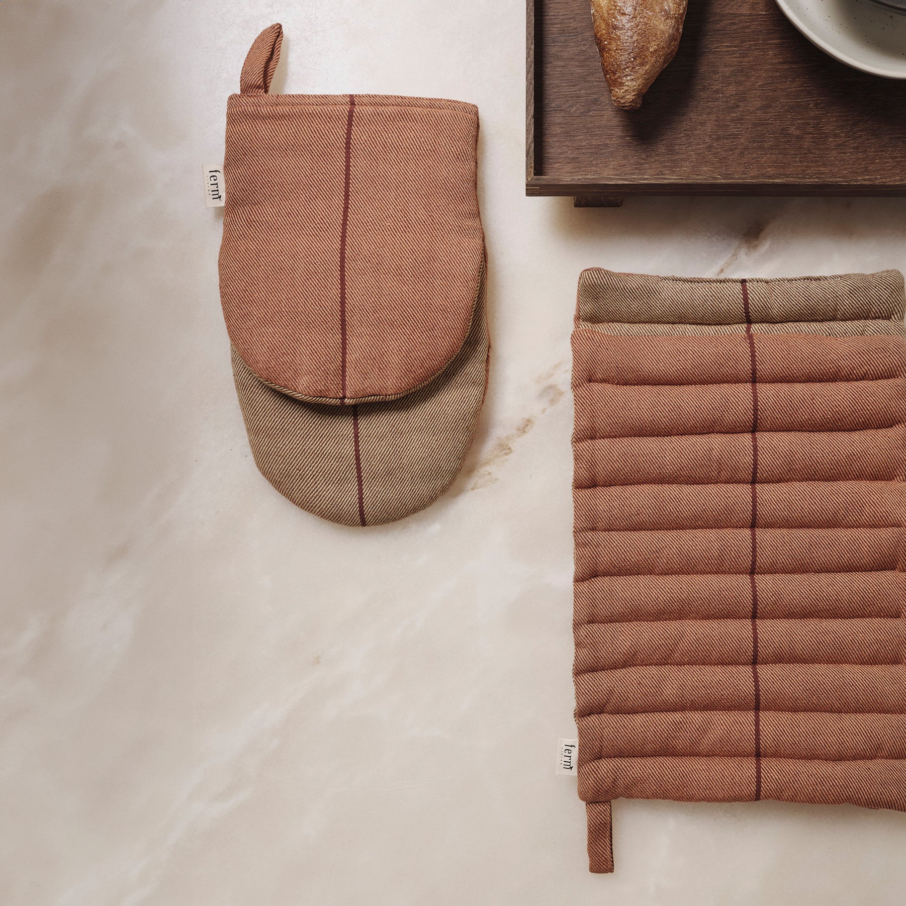 Ferm Living - Ito Ofenhandschuh | hazel