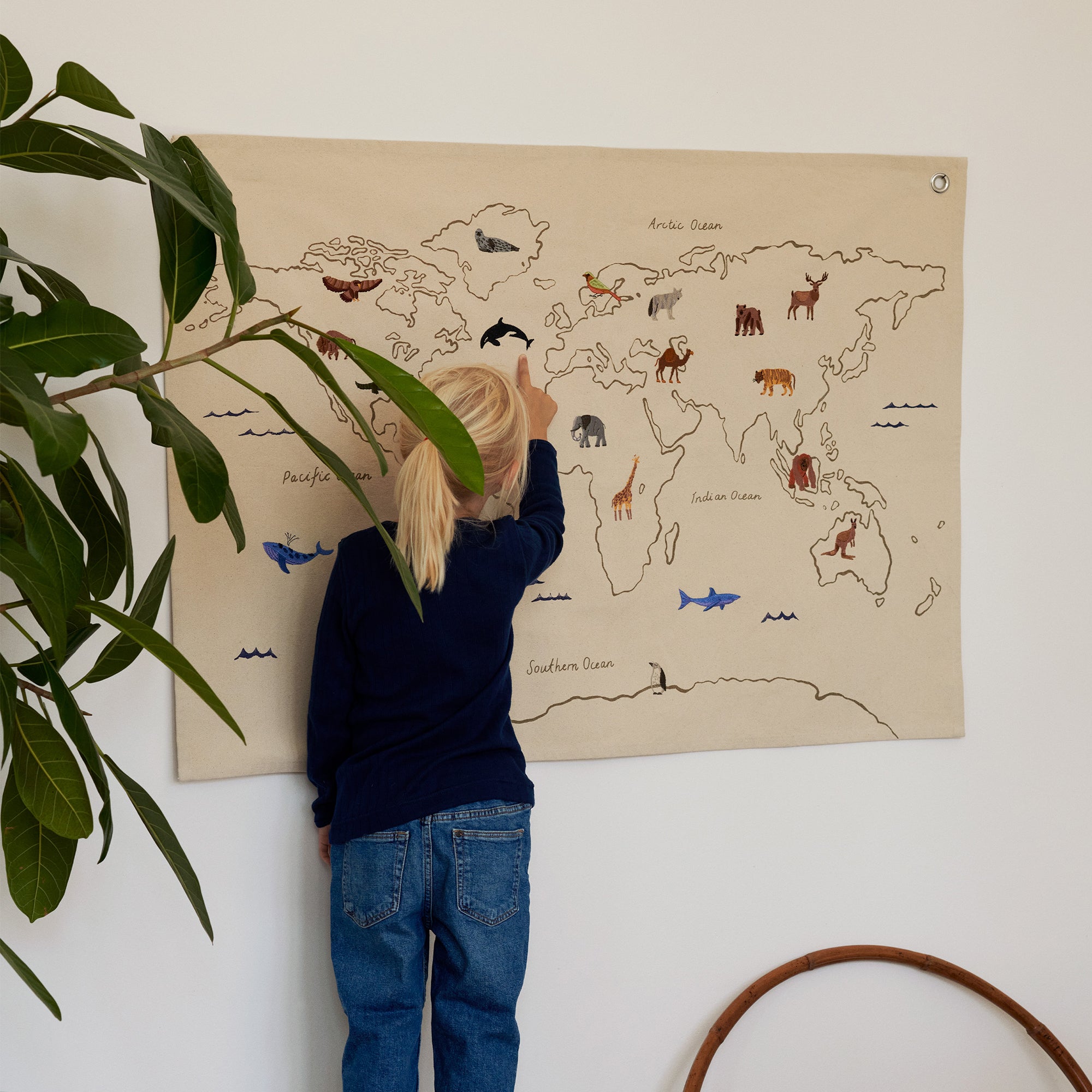 Ferm Living - The World Stofflandkarte